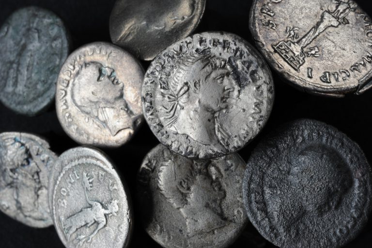 Denary srebrne z Aleksandrowic i Stanisławic, okres imperium rzymskiego (fot. R. Słaboński)