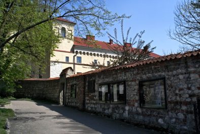 budynek muzeum z wejściem głównym