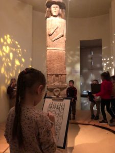 Mali goście z Ukrainy na zajęciach w muzeum