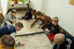 zdjęcie z udziału w zajęciach podczas ferii - wykopaliska