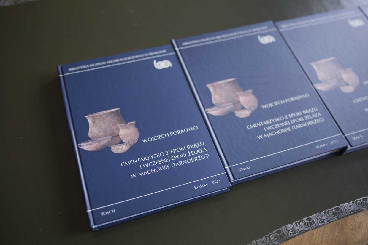 Publikacja o badaniach archeologicznych w Machowie