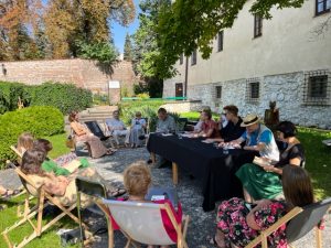 Narodowe czytanie w Ogrodach Muzeum Archeologicznego