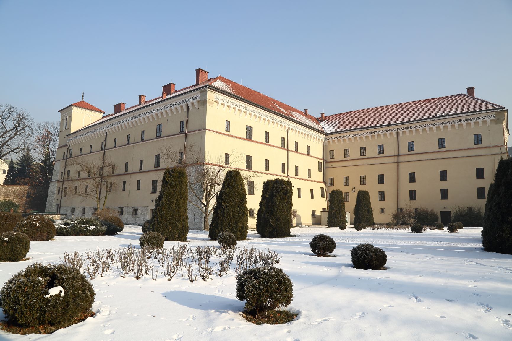 budynek muzeum zimą