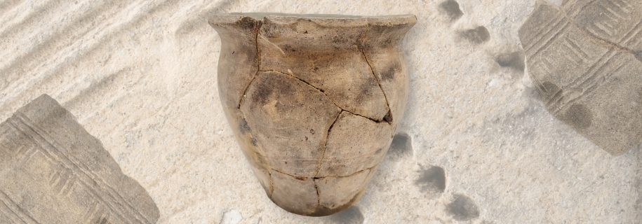 1. Garnek należący do grupy podkrakowskiej ceramiki białej odkryty na jednej z wczesnośredniowiecznych osad w Mogile. Ze zbiorów Muzeum Archeologicznego w Krakowie Oddział Nowa Huta (fot. J. Bober).