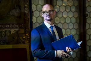 Irek Jakubek ptowadzący galę