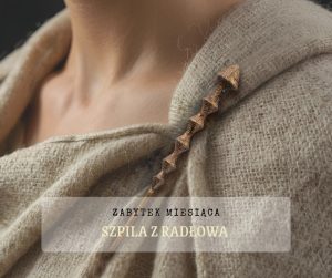 Możliwe miejsce umieszczenia szpili przy stroju, fot. szpili P. Iwaszko