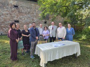 podpisanie umowy w&nbsp;Branicach na&nbsp;realizacje projektu Dwory małopolskie