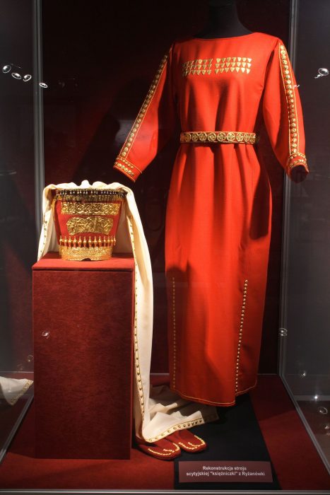 rekonstrukcja stroju księżniczniczki z Ryżanówki